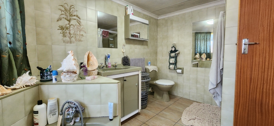 6 Bedroom Property for Sale in Kannoniers Park North West